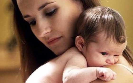   مصر اليوم - الأم تنقل الخوف لأطفالها من خلال الرائحة