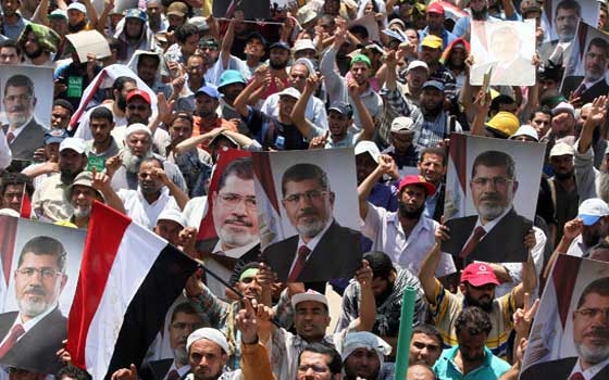   مصر اليوم - أنصار مرسي في السويس يتظاهرون للمُطالبة برحيل السيسي