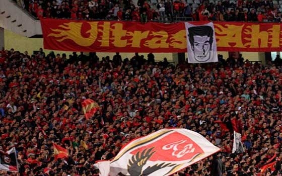   مصر اليوم - أولتراس أهلاوي يطالب لاعبي الأهلي بحسم الكونفيدرالية في حفل ملعب التتش