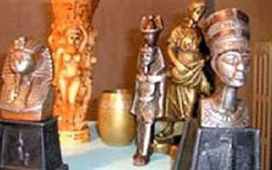   مصر اليوم - الداخلية المصرية تحبط محاولة تهريب 40 قطعة أثرية