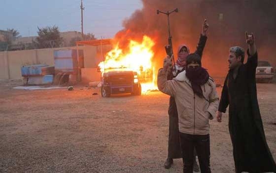   مصر اليوم - الدولة الإسلاميَّة تعدم 270 مقاتلاً حكوميًا خلال اشتباكات عنيفة في حقل غاز في حمص