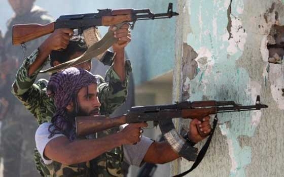   مصر اليوم - تواصل الاشتباكات والقصف لمحيط مطار طرابلس والمناطق المجاورة