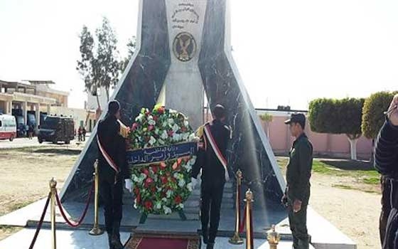   مصر اليوم - صبحي ينيب قادة الجييش لوضع أكاليل الزهور على قبر الجندي المجهول