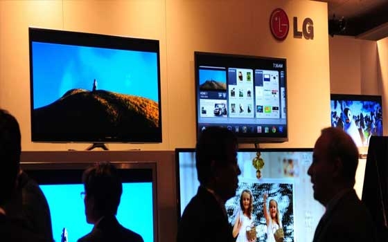   مصر اليوم - إل جي تكشف عن شاشات عرض مرنة قابلة للطي