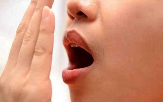   مصر اليوم - طبيب أسنان يقدم نصائح لتجنب إحراج رائحة الفم خلال الصيام