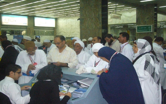   مصر اليوم - الجوازات تطالب الشركات مراجعة كشوف أسماء الحجاج