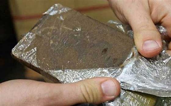   مصر اليوم - أم بريطانيَّة تلجأ إلى الحشيش لعلاج ابنتها من الصرع