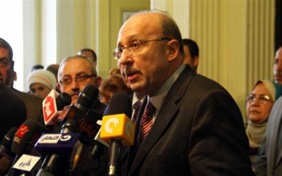   مصر اليوم - وزير الصحة المصري يناقش المشروعات القومية للصحة