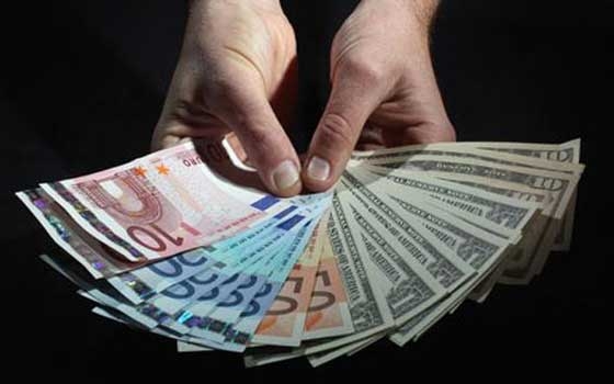   مصر اليوم - الدولار يتراجع أمام اليورو والين بعد بيانات أميركية