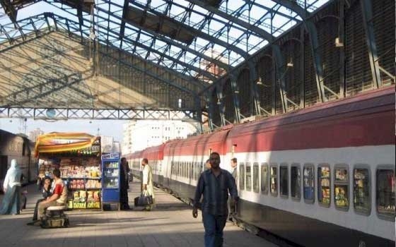   مصر اليوم - قنبلة هيكلية تتسبب في إيقاف حركة السكة الحديد في الإسكندرية