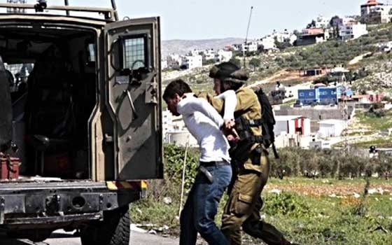   مصر اليوم - القوات الإسرائيلية تعتقل شابين من يطا جنوب الخليل