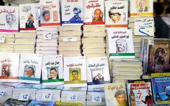   مصر اليوم - مباحث المصنفات تشن حملة على بائعي الكتب المزورة