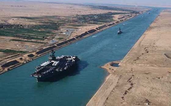   مصر اليوم - 42 سفينة تعبر المجرى الملاحي لقناة السويس