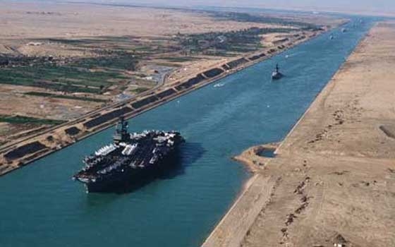   مصر اليوم - عبور 46 سفينة المجرى الملاحي لقناة السويس