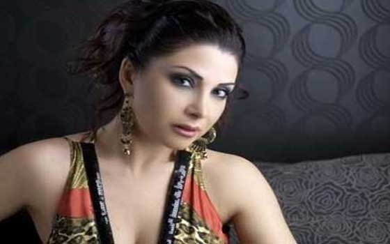   مصر اليوم - ألين خلف تحتفل بعيد زواجها الأول مع معجبيها عبر تويتر