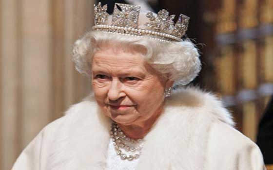   مصر اليوم - ملكة بريطانيا تدشن رسميًا أكبر سفينة حربية في البحرية الملكية