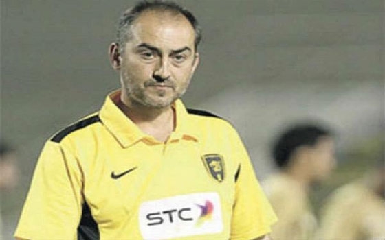   مصر اليوم - خسارة النصر أمام الحزم تقلب الجماهير على المدرب كانيدا