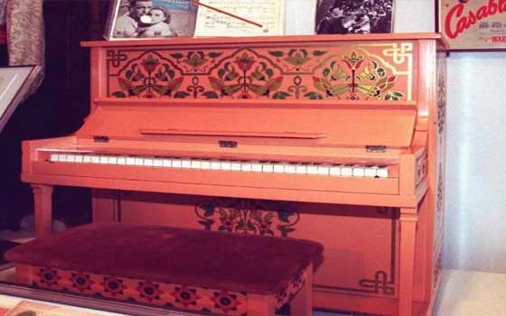   مصر اليوم - بيانو فيلم كازابلانكا معروض للبيع في مزاد في نيويورك