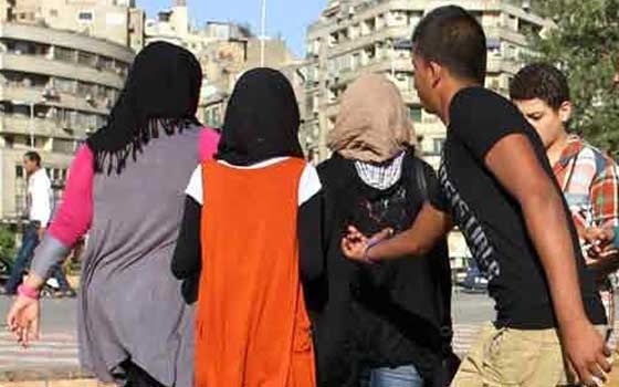   مصر اليوم - ضبط 5 حالات تحرش من بينها 3 بالملامسة فى اليوم الأول لعيد الفطر