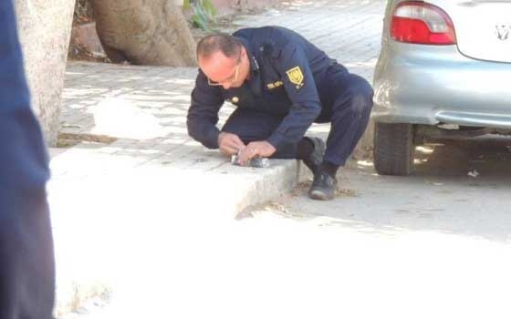   مصر اليوم - الأمن يتمكَّن من تفكيك قنبلة بدائيَّة الصنع في الجيزة