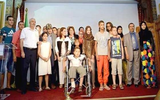   مصر اليوم - تكريم أطفال مرضى السرطان الناجحين في الامتحانات في الجزائر