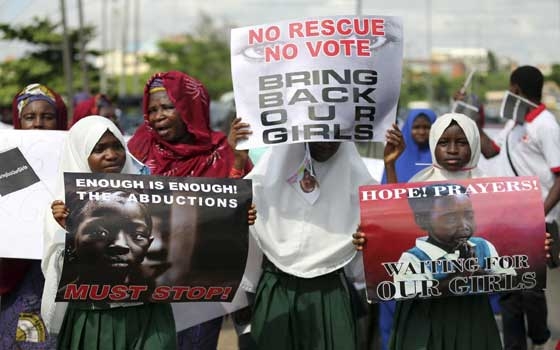   مصر اليوم - وفاة 8 من أولياء أمور التلميذات المختطفات في نيجيريا بسبب الصدمة