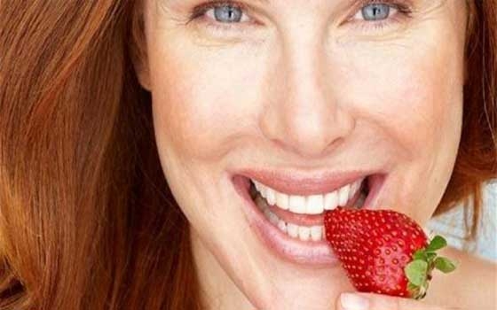   مصر اليوم - تناول الفراولة يقلل من إصابة المرأة بأزمة قلبيّة