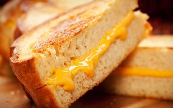   مصر اليوم - التوست المحمر بالجبن والزعتر