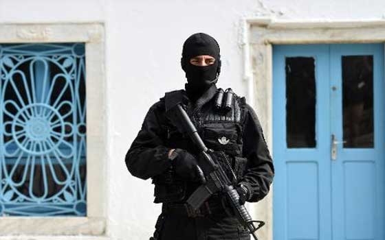   مصر اليوم - مقتل 4 جنود في انفجار لغم في جبل غرب تونس