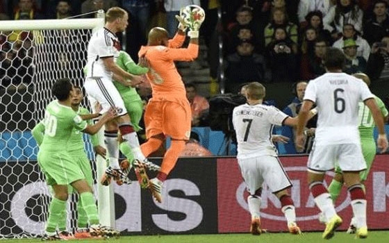   مصر اليوم - رايس وهاب مبولحي ثاني أحسن حارس في الدورة مؤقتاْ