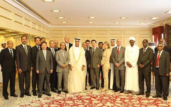   مصر اليوم - حاكم رأس الخيمة يستقبل المهنئين بعيد الفطر السعيد