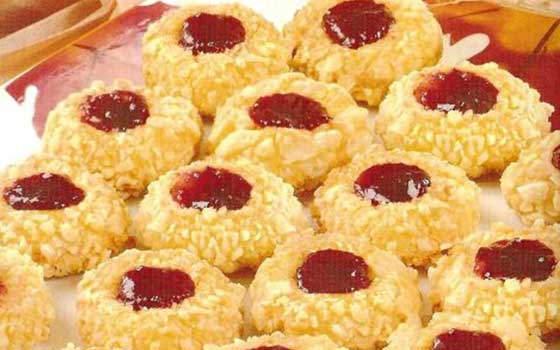   مصر اليوم - حلوى بالمربى ورقائق اللوز