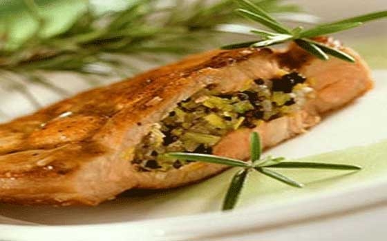   مصر اليوم - دجاج محشي بالفيتا والسبانخ