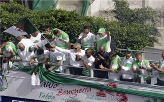   مصر اليوم - 50 ألف يورو لكل لاعب مكافآت اتحاد الكرة الجزائري لمحاربي الصحراء