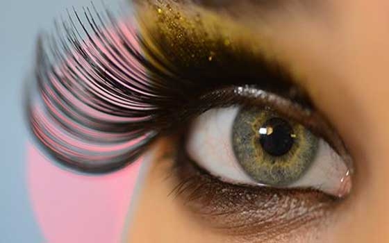   مصر اليوم - زيت الزيتون استخدميه ليلًا للحصول على رموش كثيفة