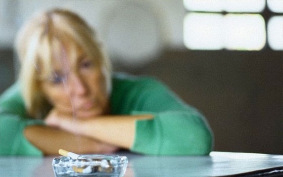   مصر اليوم - إدمان الـنيكوتين يدفع المُدخنين إلى ارتكاب جريمة الانتحار