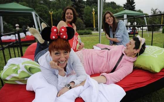   مصر اليوم - استعراض لسلاطين النوم في مدينة بطرسبورغ شمال روسيا