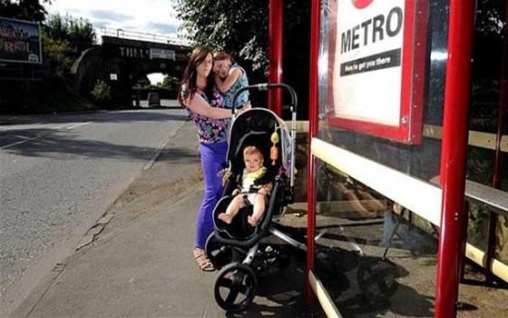   مصر اليوم - بريطانية تركب 12 حافلة لتوصل ابنتها إلى المدرسة