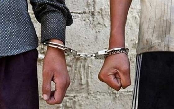   مصر اليوم - القبض على شخصين عثر في حوزتهما على 5 قنابل في الوايلى