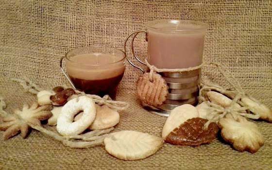   مصر اليوم - روائح القهوة والشيكولاتة تضفي جمالًا على شموع العيد