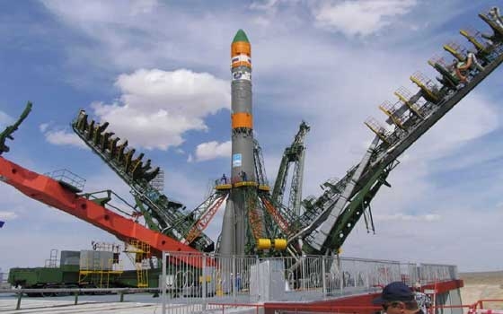   مصر اليوم - إطلاق صاروخ روسي من نوع سويوز يحمل سبعة أقمار صناعية