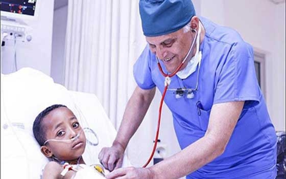   مصر اليوم - مجدي يعقوب يفتتح وحدة لجراحات القلب في إثيوبيا