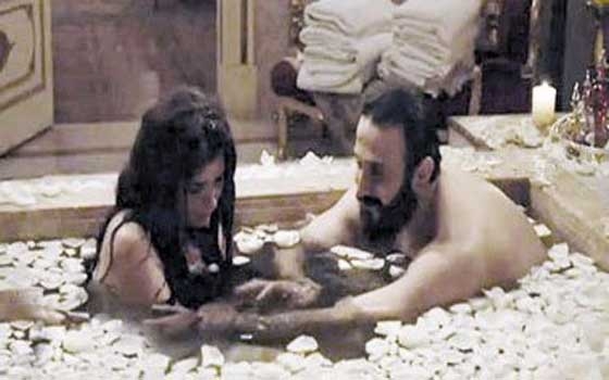   مصر اليوم - مشهد جريء في مسلسل سرايا عابدين يُثير استياء المشاهدين