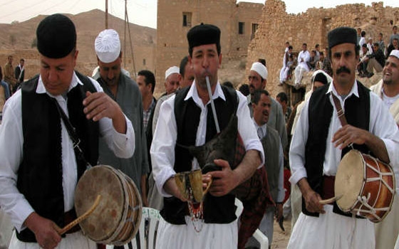   مصر اليوم - مدينة تركية تستبدل المسحراتي بفرقة موسيقى شعبية