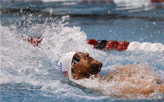   مصر اليوم - فيلبس يواصل عودته القوية بالفوز بسباق 100 متر ظهرا في جورجيا