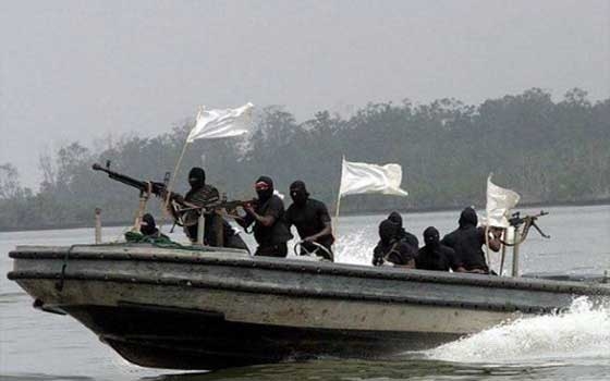   مصر اليوم - مقتل شخصين في هجوم شنه قراصنة على سفينة ركاب في نيجيريا