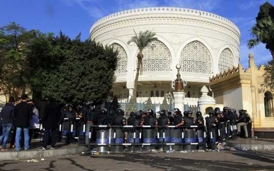   مصر اليوم - الحرس الجمهوري يطوق قصر الاتحادية مستعينًا بأجهزة تشويش وكاميرات حديثة