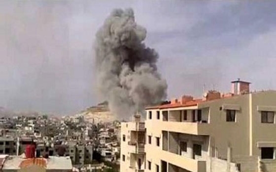   مصر اليوم - القوات الحكوميَّة تقصف إدلب وحلب بالبراميل المُتفجِّرة واشتباكات في ريف دمشق