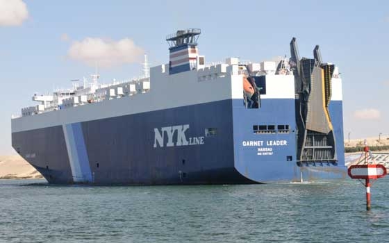   مصر اليوم - عبور 44 سفينة قناة السويس الخميس