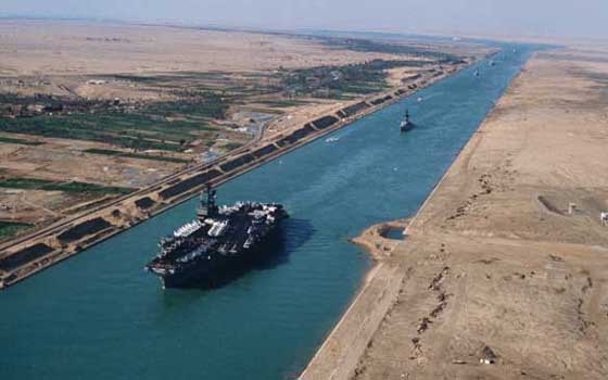   مصر اليوم - قناة السويس تشهد عبور 56 سفينة بضائع عامّة